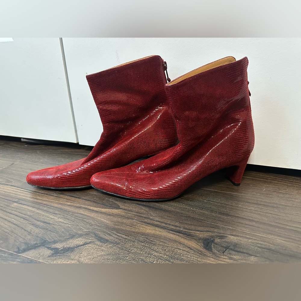 Vintage Stuart Weitzman Women’s Red Snakeskin Kitten Heel Booties (Sz 7 Narrow)